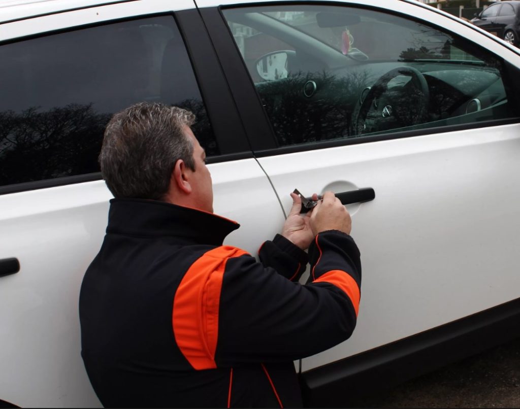 Срочное открытие дверей автомобиля в Алатыре