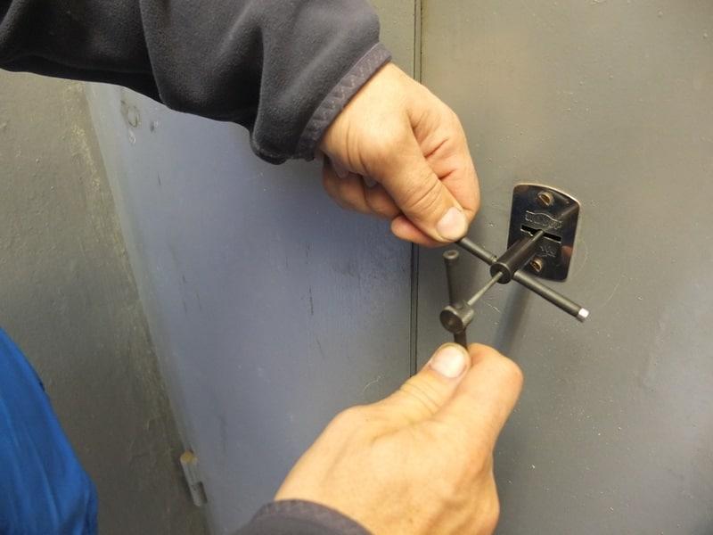 Срочное открытие замков гаража в Алатыре